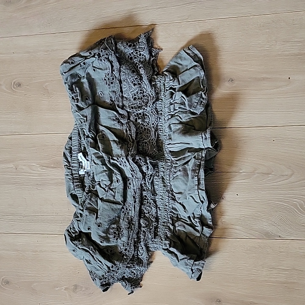 Med American eagle strapless shirt